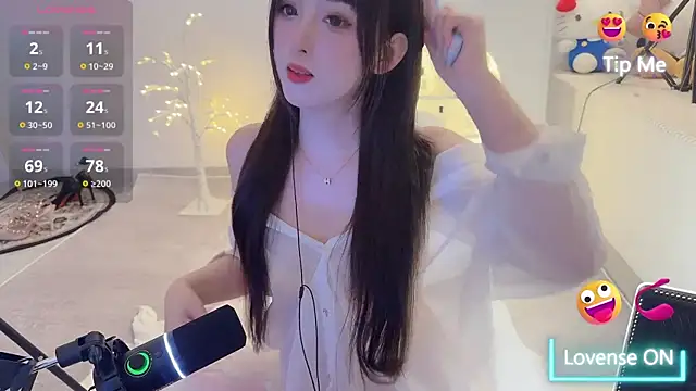 Snapshot of Unique-yiyi chatting on 02-15-25, 04:23 Unique-yiyi online show from 02-15-25, 04:23