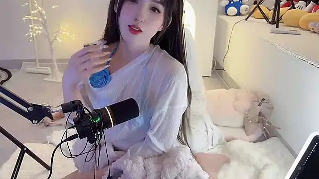 Snapshot of Unique-yiyi chatting on 02-20-25, 04:25 Unique-yiyi online show from 02-20-25, 04:25
