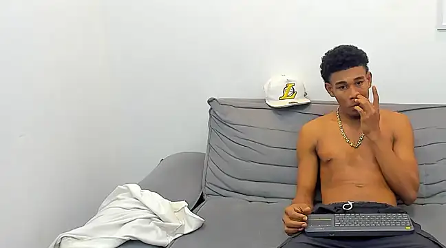 Snapshot of dominic_hot69 chatting on 01-11-25, 03:44 dominic hot69 online show from 01-11-25, 03:44