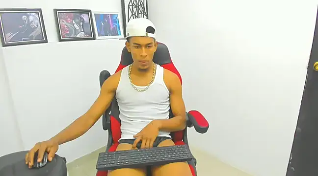 Snapshot of dominic_hot69 chatting on 01-02-25, 05:35 dominic hot69 online show from 01-02-25, 05:35