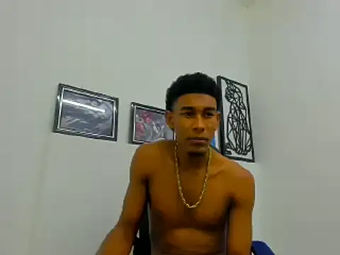 Snapshot of dominic_hot69 chatting on 01-07-25, 10:55 dominic hot69 online show from 01-07-25, 10:55