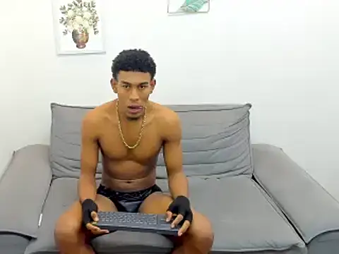 Snapshot of dominic_hot69 chatting on 12-31-24, 04:38 dominic hot69 online show from 12-31-24, 04:38