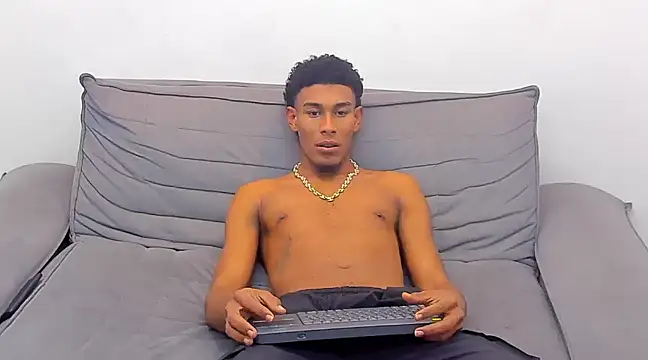 Snapshot of dominic_hot69 chatting on 01-10-25, 04:01 dominic hot69 online show from 01-10-25, 04:01