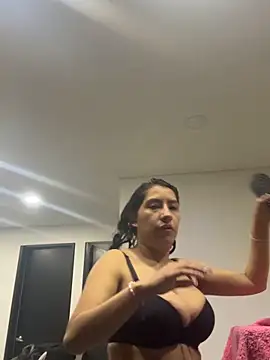 Sofi hot 4m online show from 03-06-26, 12:27