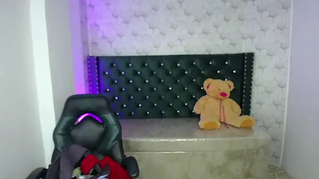 Sofi hot 4m online show from 12-04-25, 04:17