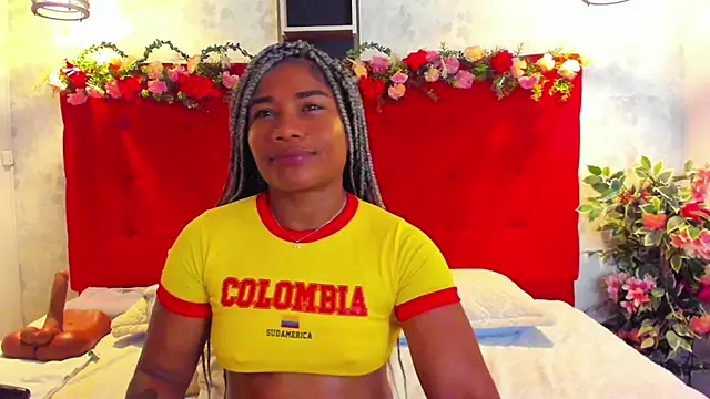 Snapshot of SilvannaFit chatting on 06-27-26, 12:22 SilvannaFit online show from 06-27-26, 12:22