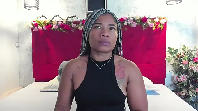 Snapshot of SilvannaFit chatting on 06-20-26, 09:14 SilvannaFit online show from 06-20-26, 09:14