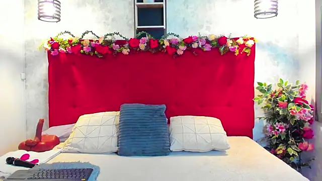 Snapshot of SilvannaFit chatting on 06-17-26, 12:04 SilvannaFit online show from 06-17-26, 12:04