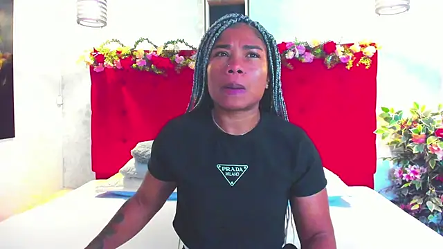 Snapshot of SilvannaFit chatting on 06-21-26, 09:15 SilvannaFit online show from 06-21-26, 09:15