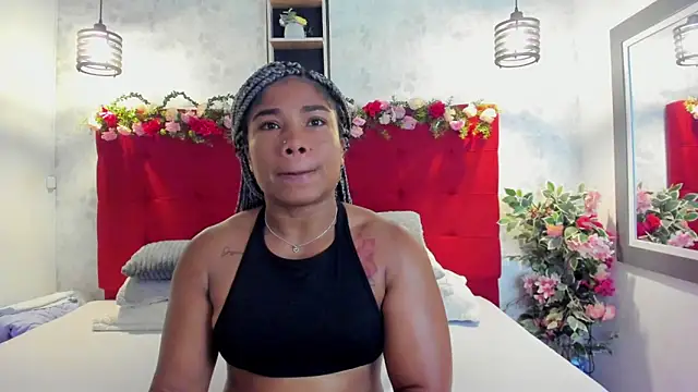 Snapshot of SilvannaFit chatting on 06-30-26, 11:21 SilvannaFit online show from 06-30-26, 11:21