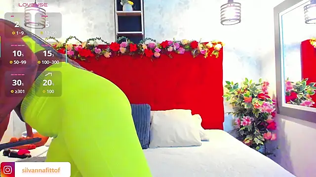 Snapshot of SilvannaFit chatting on 06-25-26, 11:26 SilvannaFit online show from 06-25-26, 11:26