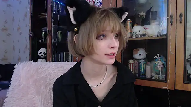 Snapshot of cloudgirrl chatting on 02-21-25, 11:32 cloudgirrl online show from 02-21-25, 11:32