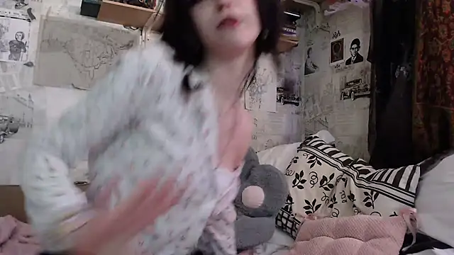 Snapshot of cloudgirrl chatting on 04-08-26, 03:57 cloudgirrl online show from 04-08-26, 03:57