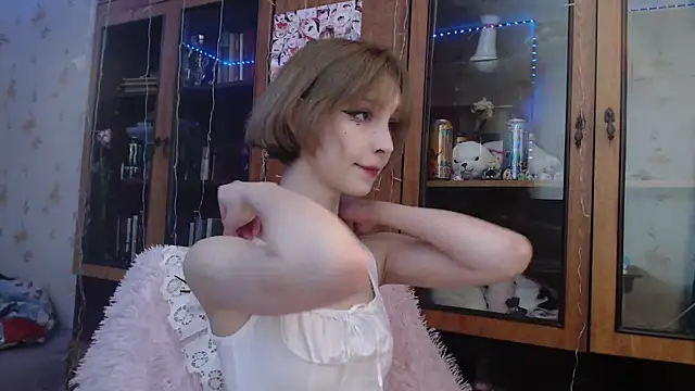 Snapshot of cloudgirrl chatting on 02-13-25, 09:38 cloudgirrl online show from 02-13-25, 09:38