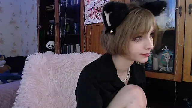 Snapshot of cloudgirrl chatting on 02-21-25, 02:39 cloudgirrl online show from 02-21-25, 02:39