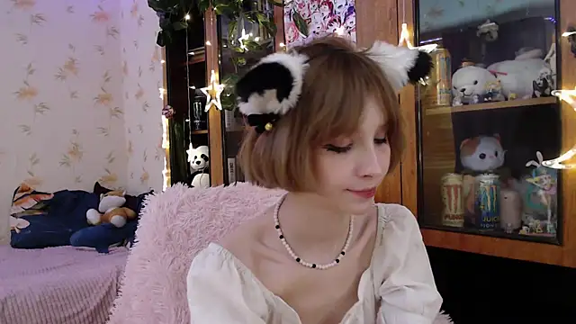 Snapshot of cloudgirrl chatting on 03-02-25, 04:17 cloudgirrl online show from 03-02-25, 04:17