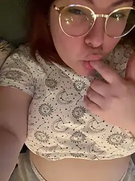 Snapshot of SoshyBaby chatting on 02-17-25, 11:33 SoshyBaby online show from 02-17-25, 11:33