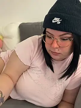 Snapshot of SoshyBaby chatting on 02-13-25, 02:31 SoshyBaby online show from 02-13-25, 02:31
