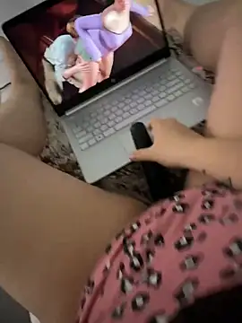 Snapshot of SoshyBaby chatting on 09-27-25, 12:11 SoshyBaby online show from 09-27-25, 12:11