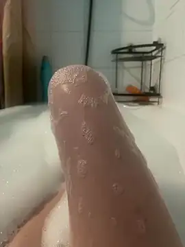 Snapshot of liloucamchaudee chatting on 01-16-26, 08:35 liloucamchaudee online show from 01-16-26, 08:35