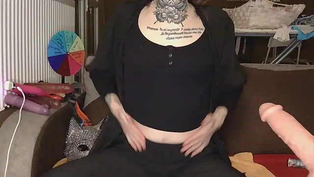 Snapshot of liloucamchaudee chatting on 02-17-26, 08:17 liloucamchaudee online show from 02-17-26, 08:17