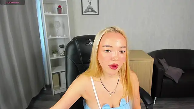 Christy Little online show from 03-05-25, 07:38