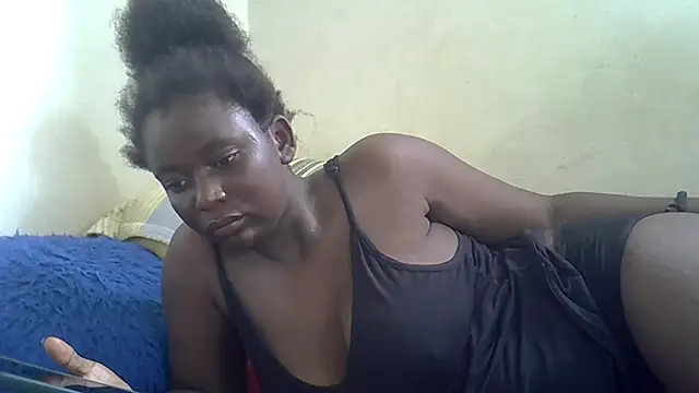 Snapshot of Harrisamor chatting on 12-18-25, 04:06 Harrisamor online show from 12-18-25, 04:06