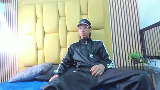 Snapshot of mikeegun chatting on 02-15-25, 11:06 mikeegun online show from 02-15-25, 11:06