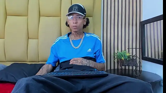 Snapshot of mikeegun chatting on 01-23-25, 11:26 mikeegun online show from 01-23-25, 11:26