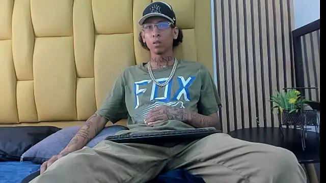 Snapshot of mikeegun chatting on 01-25-25, 11:34 mikeegun online show from 01-25-25, 11:34