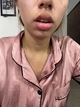 Aaliyah Salma online show from 05-17-26, 03:45