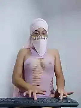 Snapshot of Aaliyah_Salma chatting on 02-26-25, 02:19 Aaliyah Salma online show from 02-26-25, 02:19