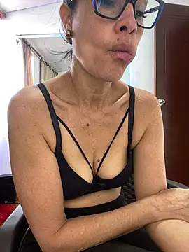 Snapshot of Goddess-Love- chatting on 06-28-26, 01:50 Goddess-Love- online show from 06-28-26, 01:50