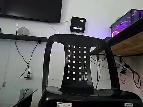 Snapshot of RyanRyan chatting on 02-15-25, 03:39 RyanRyan online show from 02-15-25, 03:39