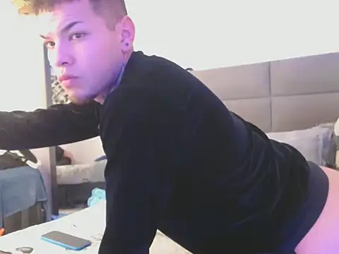 MarceloMilk online show from 10-04-25, 05:09