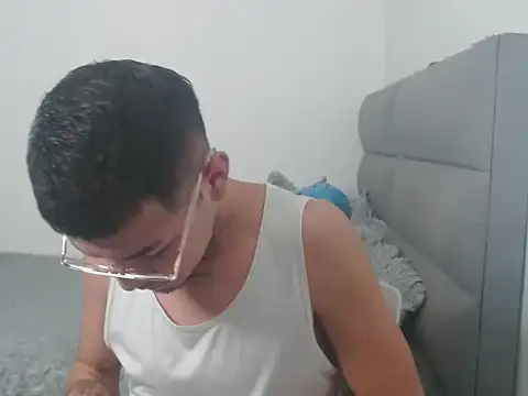 MarceloMilk online show from 09-15-25, 01:44