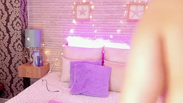 Snapshot of Catalinna_Thompson chatting on 03-04-25, 12:01 Catalinna Thompson online show from 03-04-25, 12:01