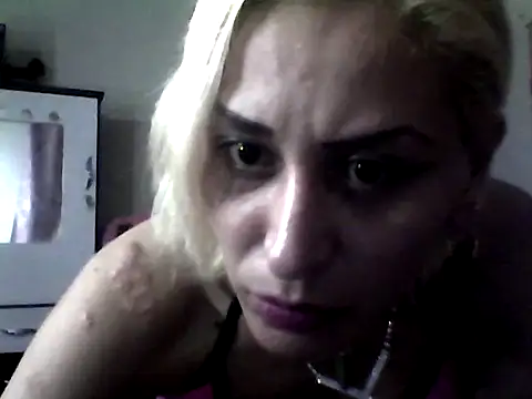 ariana crazzy online show from 02-16-25, 03:37