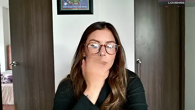 Emmy petit online show from 11-19-25, 07:36