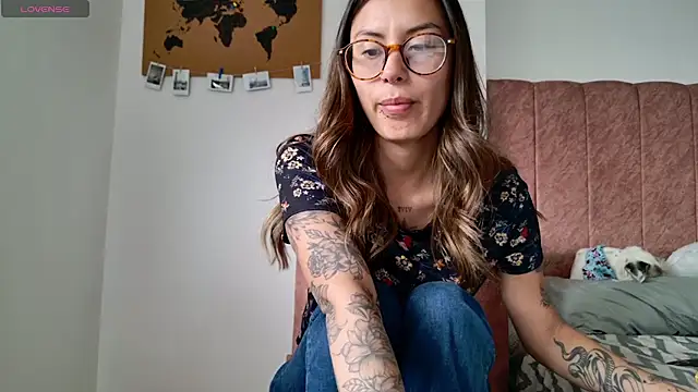 Emmy petit online show from 04-08-26, 06:09