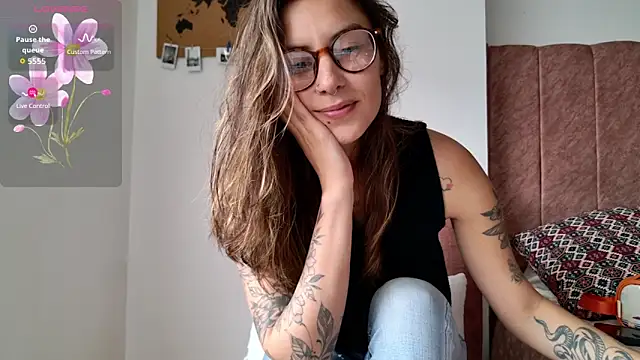 Emmy petit online show from 02-06-26, 05:09