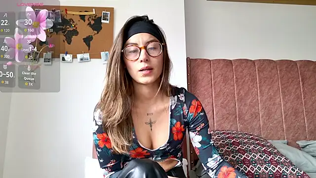 Emmy petit online show from 02-05-26, 05:42