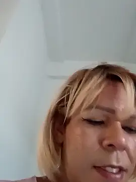 Snapshot of blondebitchlitle chatting on 10-18-25, 08:22 blondebitchlitle online show from 10-18-25, 08:22