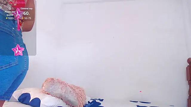 Snapshot of blondebitchlitle chatting on 07-13-26, 02:49 blondebitchlitle online show from 07-13-26, 02:49