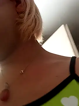 Snapshot of blondebitchlitle chatting on 10-01-25, 03:16 blondebitchlitle online show from 10-01-25, 03:16