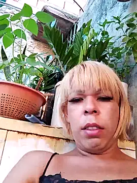 Snapshot of blondebitchlitle chatting on 03-10-25, 08:45 blondebitchlitle online show from 03-10-25, 08:45