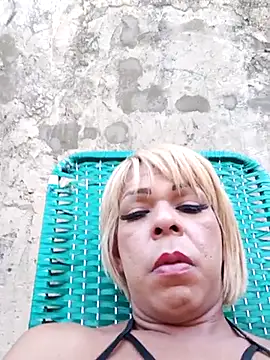 Snapshot of blondebitchlitle chatting on 03-16-25, 09:58 blondebitchlitle online show from 03-16-25, 09:58