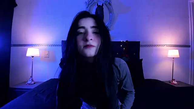 Snapshot of RomeroMoon chatting on 12-24-24, 01:06 RomeroMoon online show from 12-24-24, 01:06