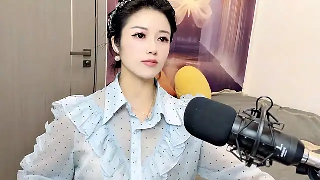 Snapshot of starsqimei chatting on 11-11-25, 04:29 starsqimei online show from 11-11-25, 04:29