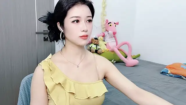 Snapshot of starsqimei chatting on 10-13-25, 04:36 starsqimei online show from 10-13-25, 04:36